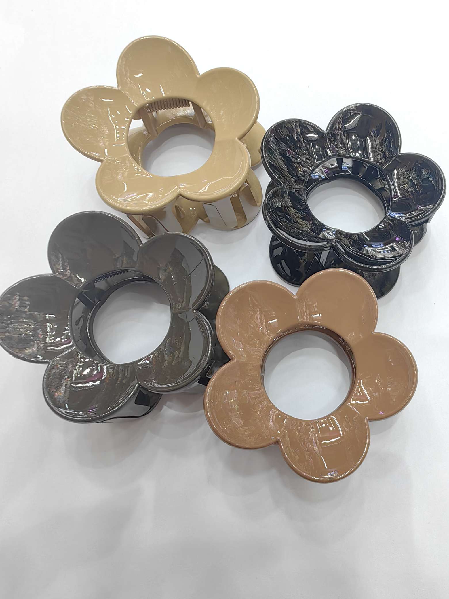 Trendy new InS-style milk coffee series of hollowed-out plum blossom hair claws, updo, and hairpin accessories detail image 7