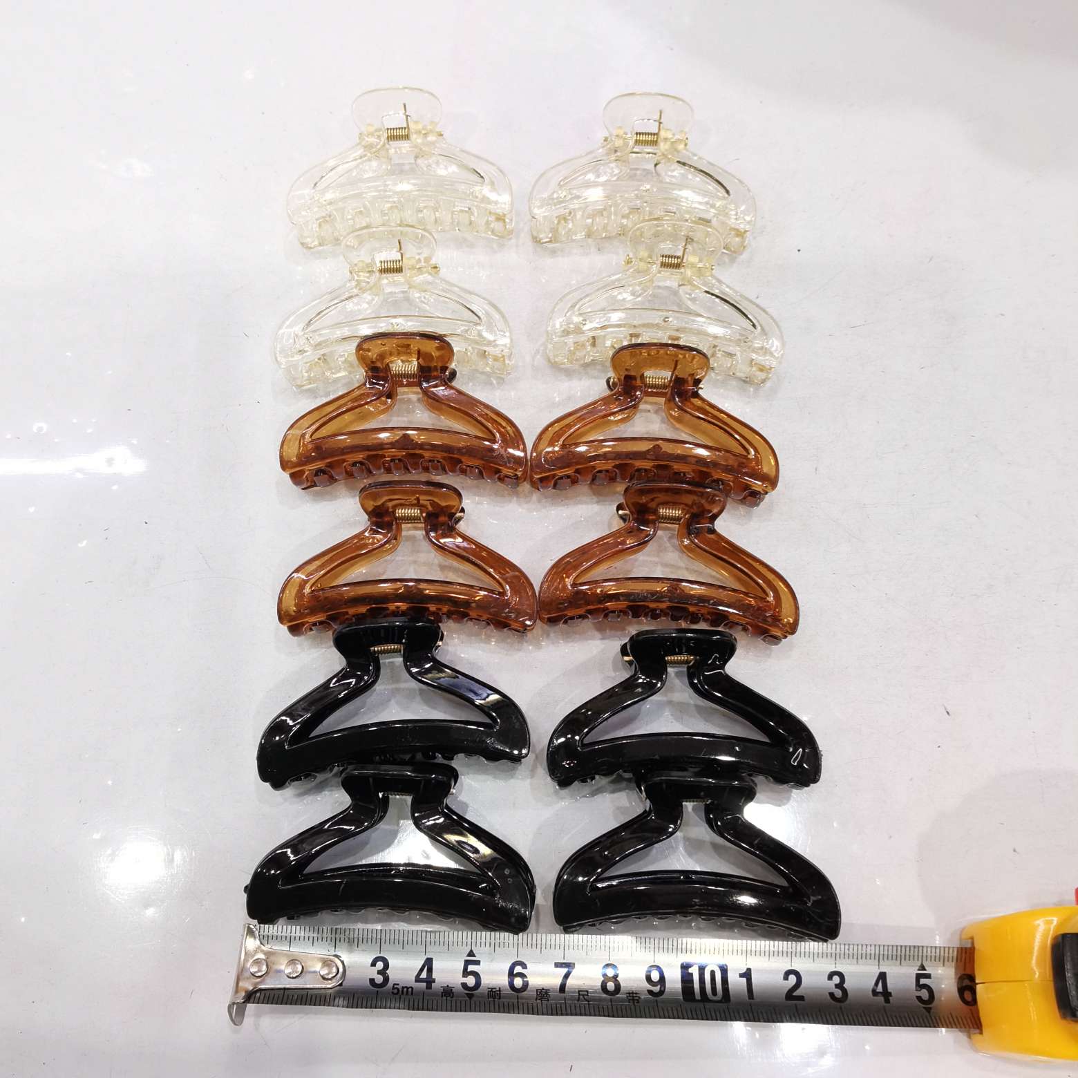 Transparent black coffee-dyed combination hair clip, popular square semi-round M-claw style Application Scenario