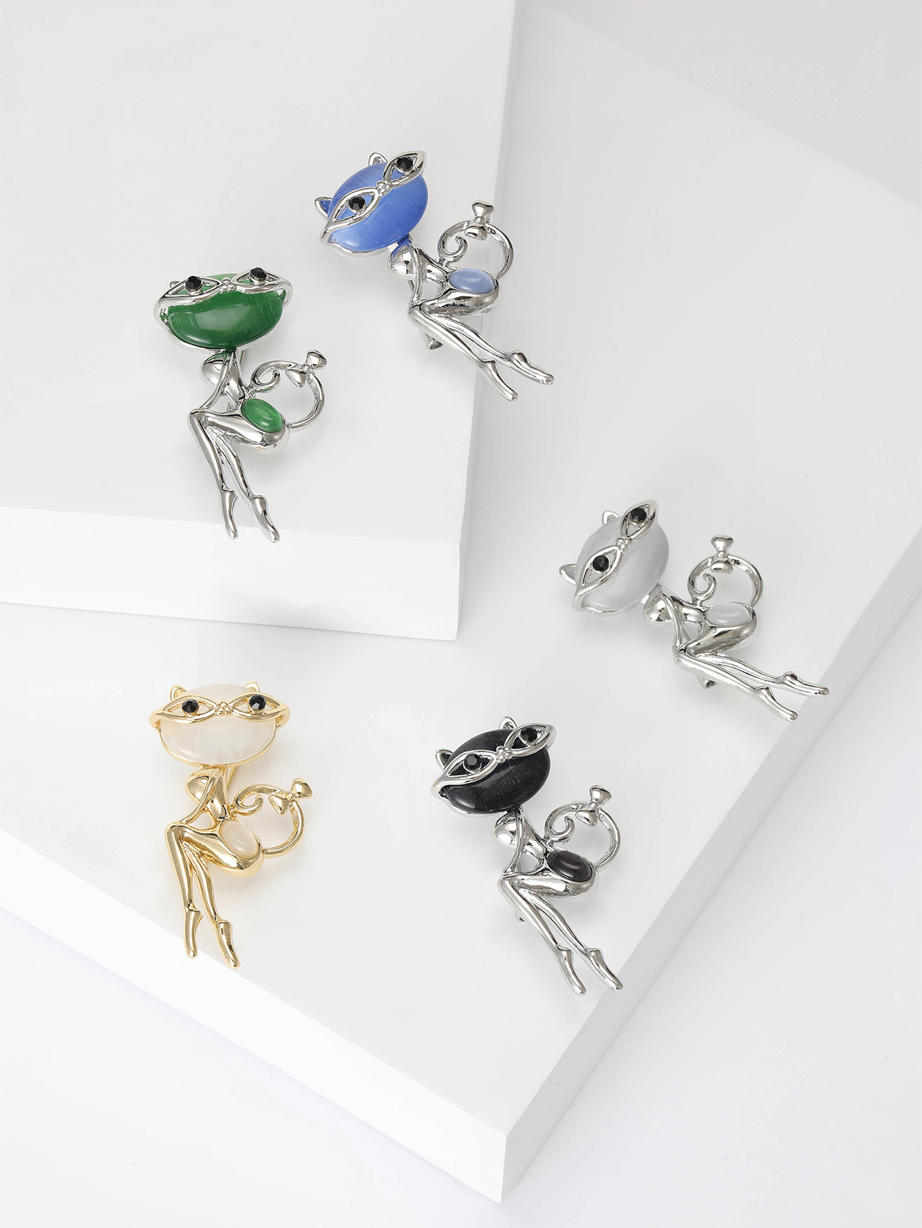 Ziyang Accessories 2023 New Chinese-style water diamond cat's eye Fox brooch, high-end women's personalized and fashionable brooch, elegant brooch, coat cardigan with accessories factory direct sales Specification image