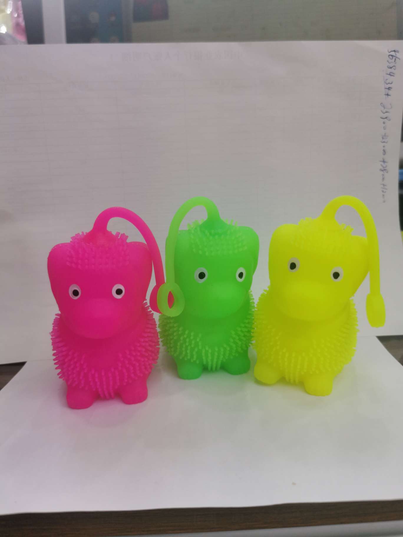 闪光毛毛球发泄玩具