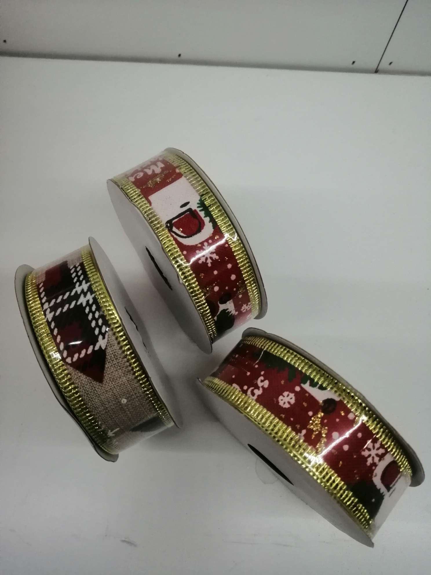 Christmas ribbons, bow materials, scene decorations, Christmas ornaments, available in sizes 2.5, 3.8, 56 cm, box packaging, each 2.7 meters Application Scenario