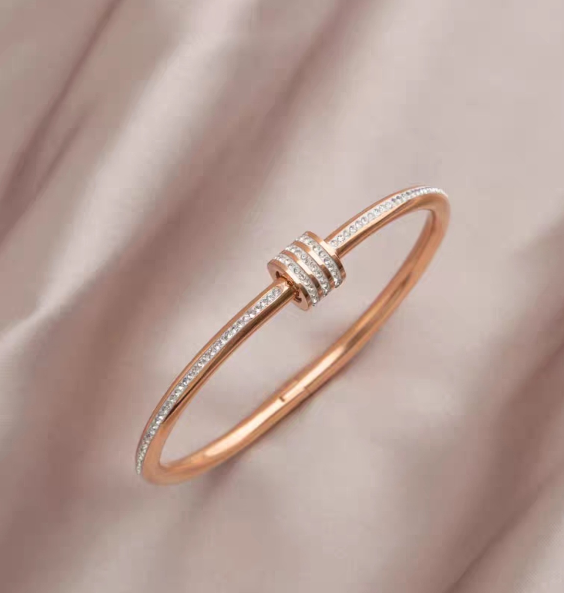 Rose gold titanium steel bracelet for women, high-end and elegant, light luxury and niche zircon bracelet, plain ring bracelet accessory detail image 5