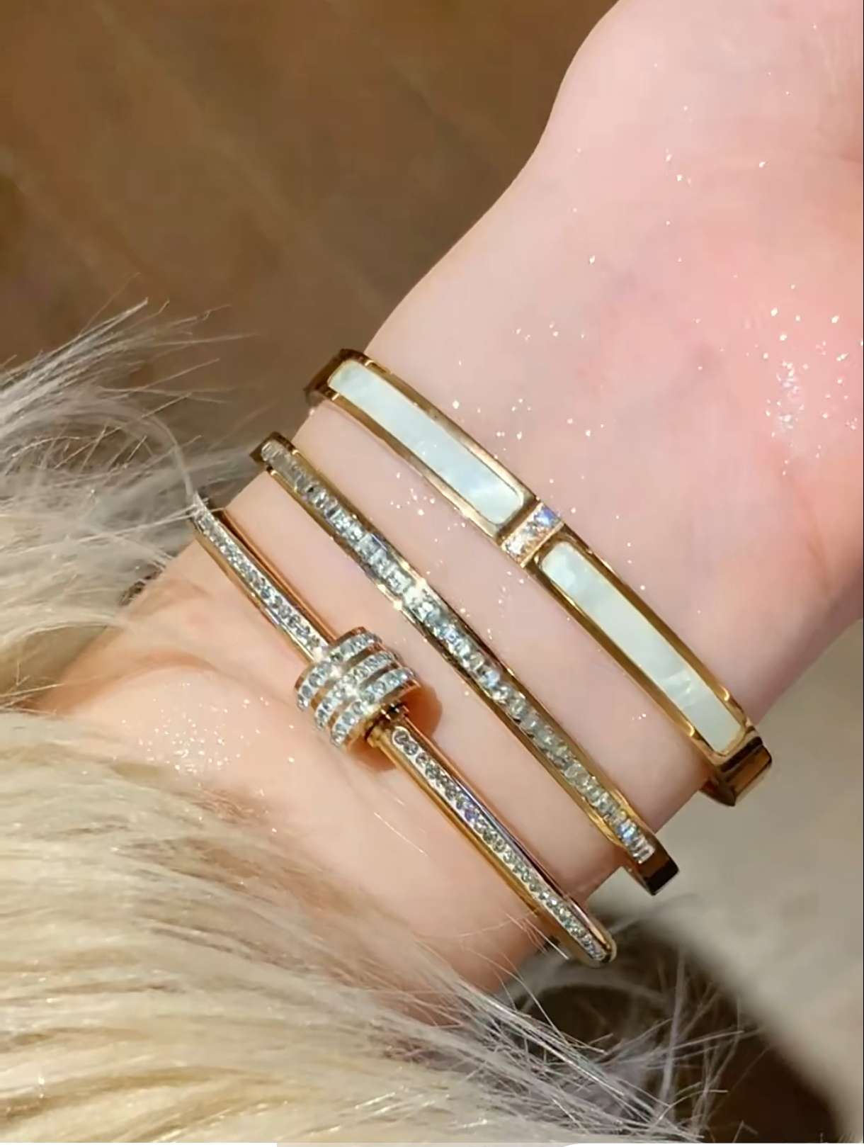 Rose gold titanium steel bracelet for women, a high-end, light luxury and niche zircon bracelet, plain ring bracelet detail image 2