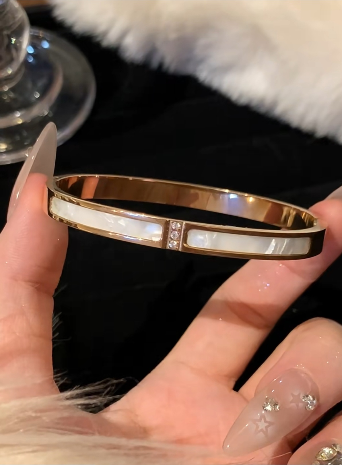 Rose gold titanium steel bracelet for women, a high-end, light luxury and niche zircon bracelet, plain ring bracelet detail image 3