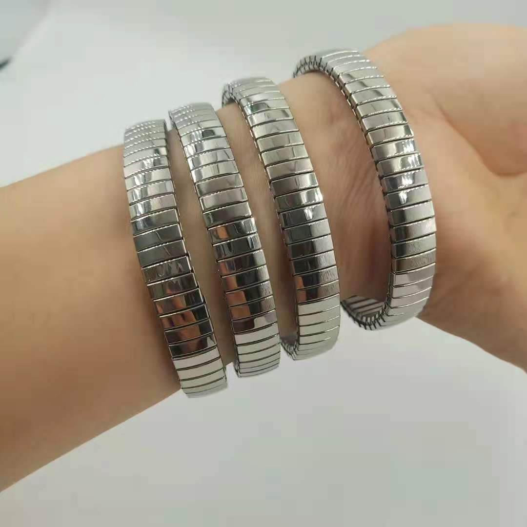 不锈钢手镯/弹簧手镯白底实物图