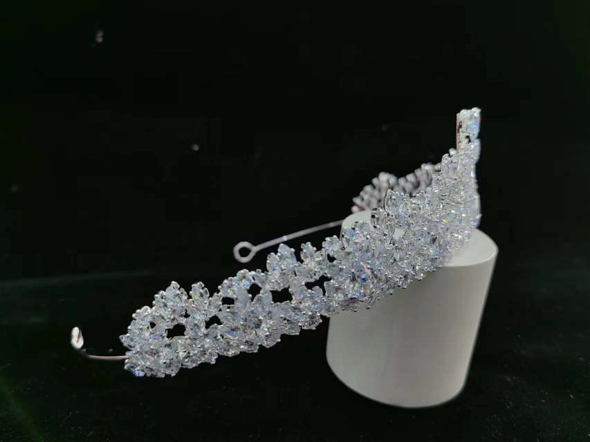 Zircon crown for the bride's wedding Application Scenario