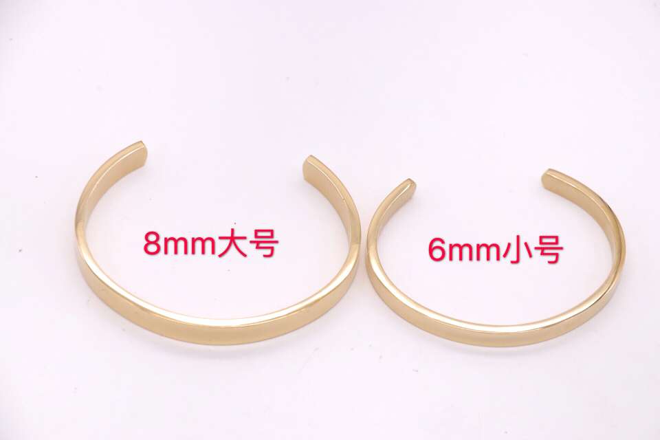 Is it a simple C-shaped bracelet details Picture