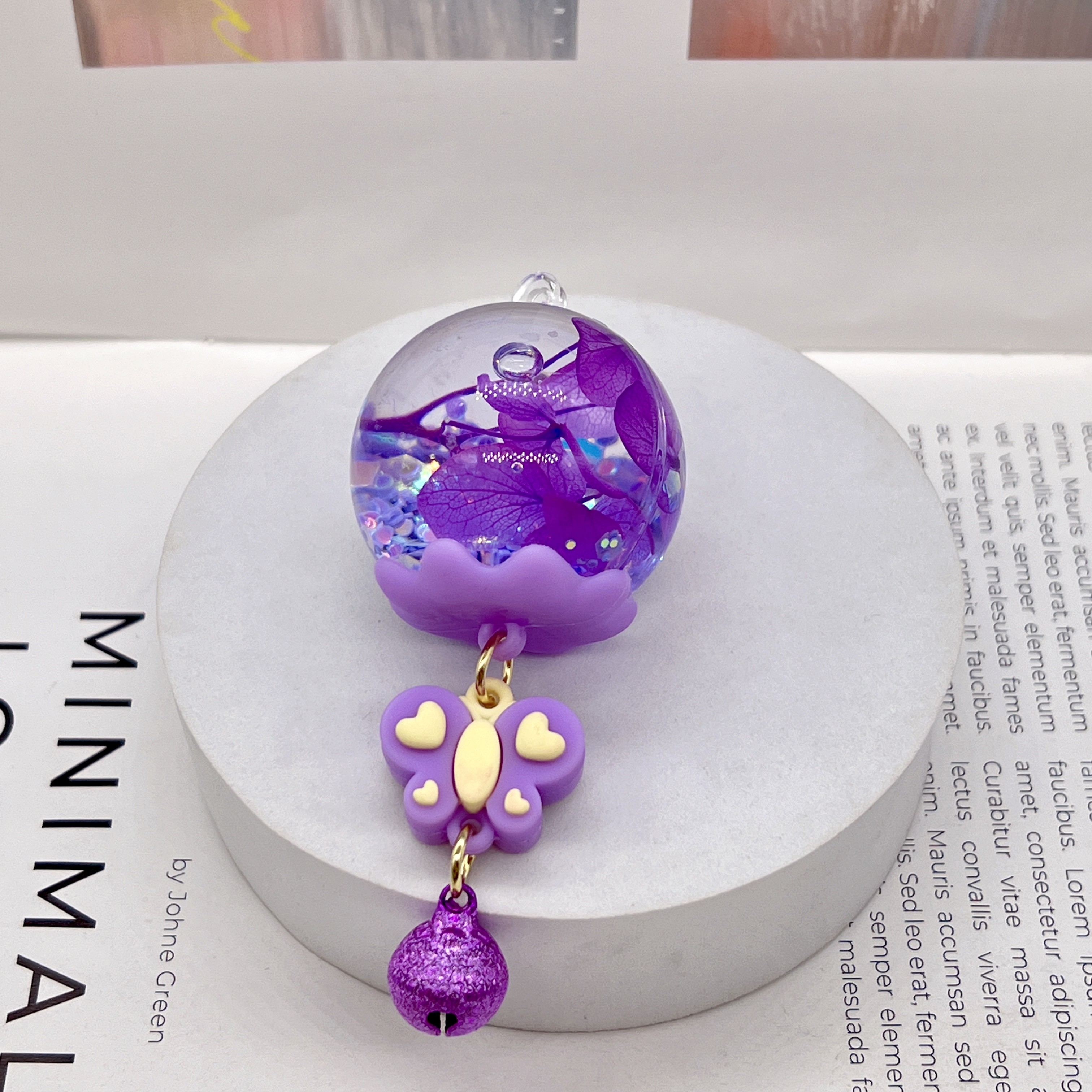 New Acrylic Into Oil Quicksand Bottle Luminous Wind Chimes Dried Flower Accessories Wholesale Application Scenario