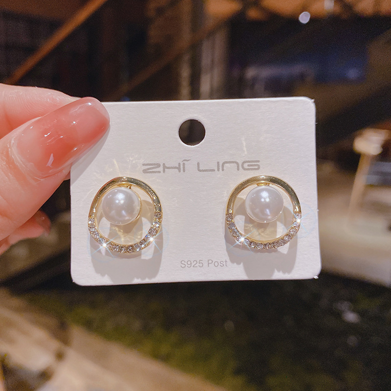 925 silver needle Korean jewelry, simple and individual, trendy stud earrings, geometric pearl and diamond earrings, a pair of trendy and stylish earrings detail image 3