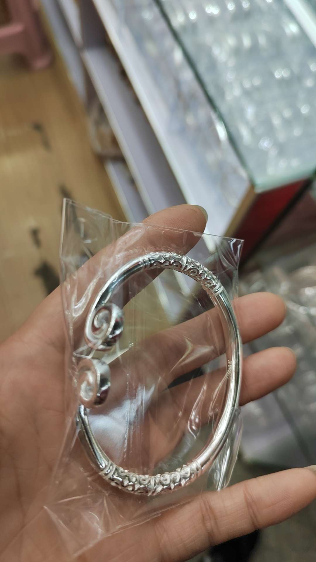 新品上市！网红时尚潮流白铜镀银紧箍咒手镯，美姿仪首饰，优雅不贵，你值得拥有！产品图