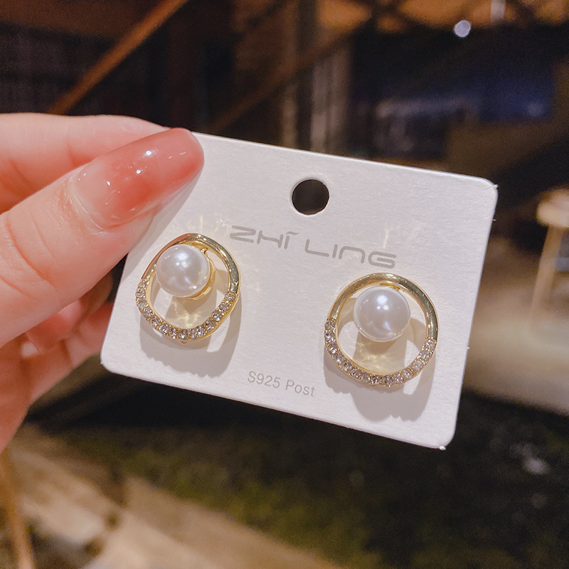 925 silver needle Korean jewelry, simple and individual, trendy stud earrings, geometric pearl and diamond earrings, a pair of trendy and stylish earrings Specification image