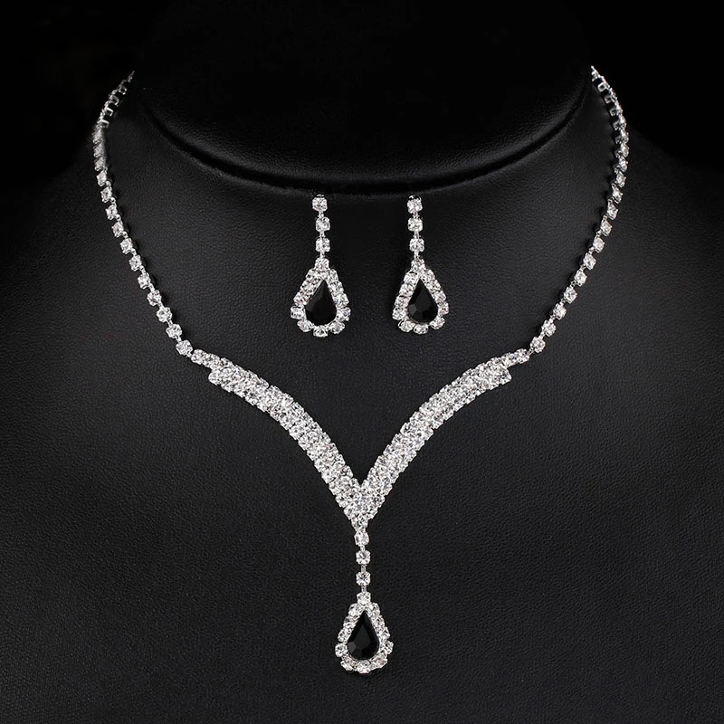 Bridal accessories: European and American fashion full diamond V-neck teardrop pendant necklace, stud set, cross-border bestsellers for women Application Scenario