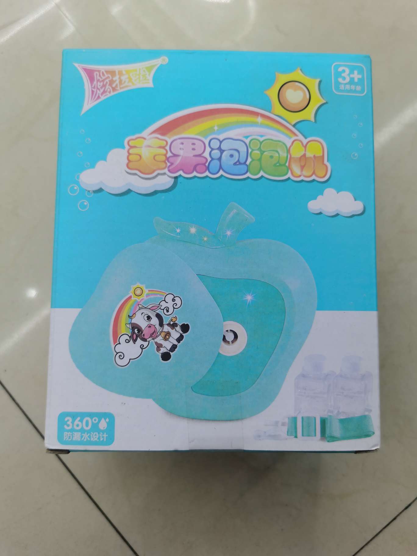 苹果泡泡机品名.盖智玩具奇幻魔方。
材质，塑胶。
执行标准，GB6675.1-2014
益智玩具，沧泡玩具系。