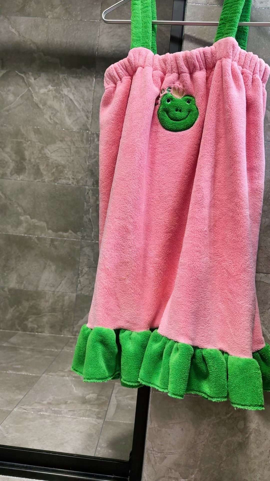 Halter bath dress, wearable bath towel, frog absorbent halter dress, women's dress, home wear, new coral fleece style detail image 3