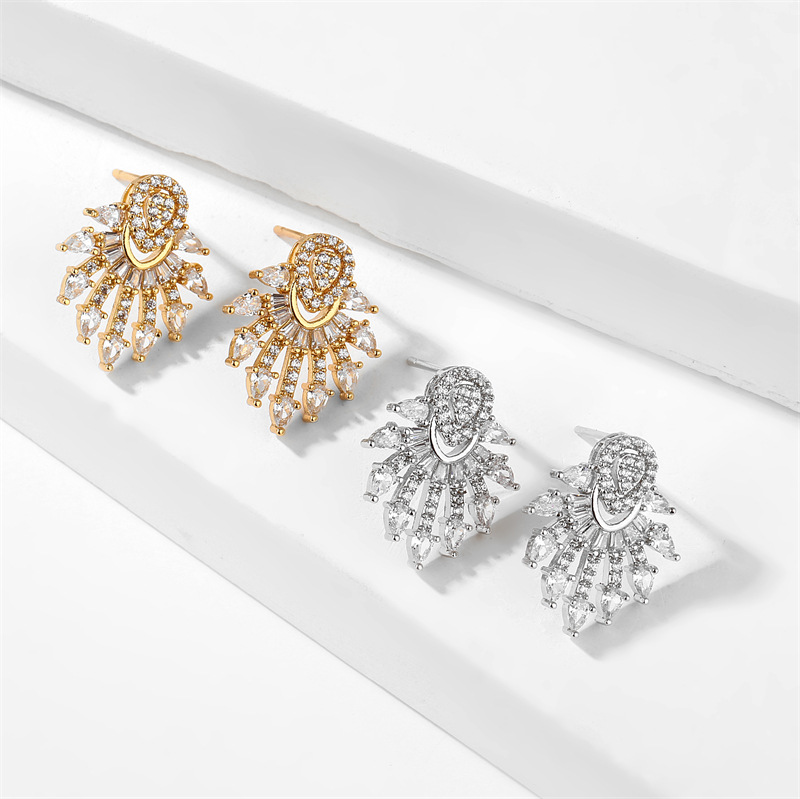 New European and American fashion style, with dazzling tassels and teardrop-shaped zircon stud earrings necklace and collarbone chain two-piece set detail image 4