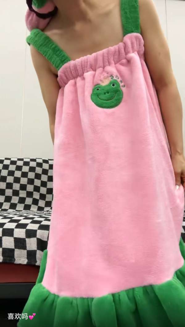 Halter bath dress, wearable bath towel, frog absorbent halter dress, women's dress, home wear, new coral fleece style Specification image