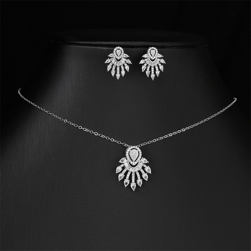 New European and American fashion style, with dazzling tassels and teardrop-shaped zircon stud earrings necklace and collarbone chain two-piece set details Picture