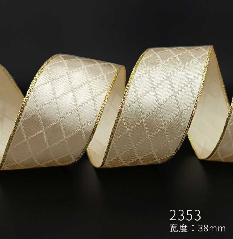 Item No. : 2353 DIY Christmas Gift Packaging Decoration Diamond-shaped Checkered Golden Scallion Edge Christmas Webbing 3.8cm Christmas Daily Necessities