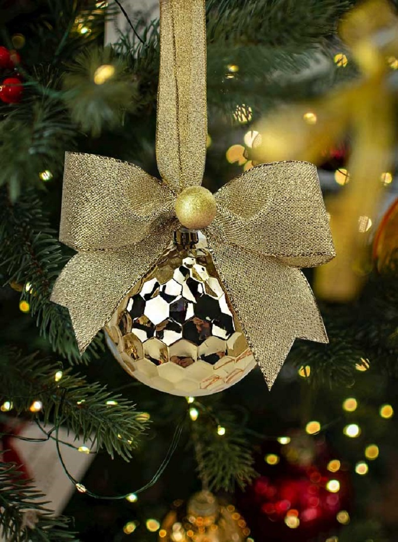Item No. : 2343 DIY Christmas Gift Packaging and Decoration - Golden-edge Scallion Surface Christmas Webbing 3.8cm Christmas Daily Necessities Application Scenario