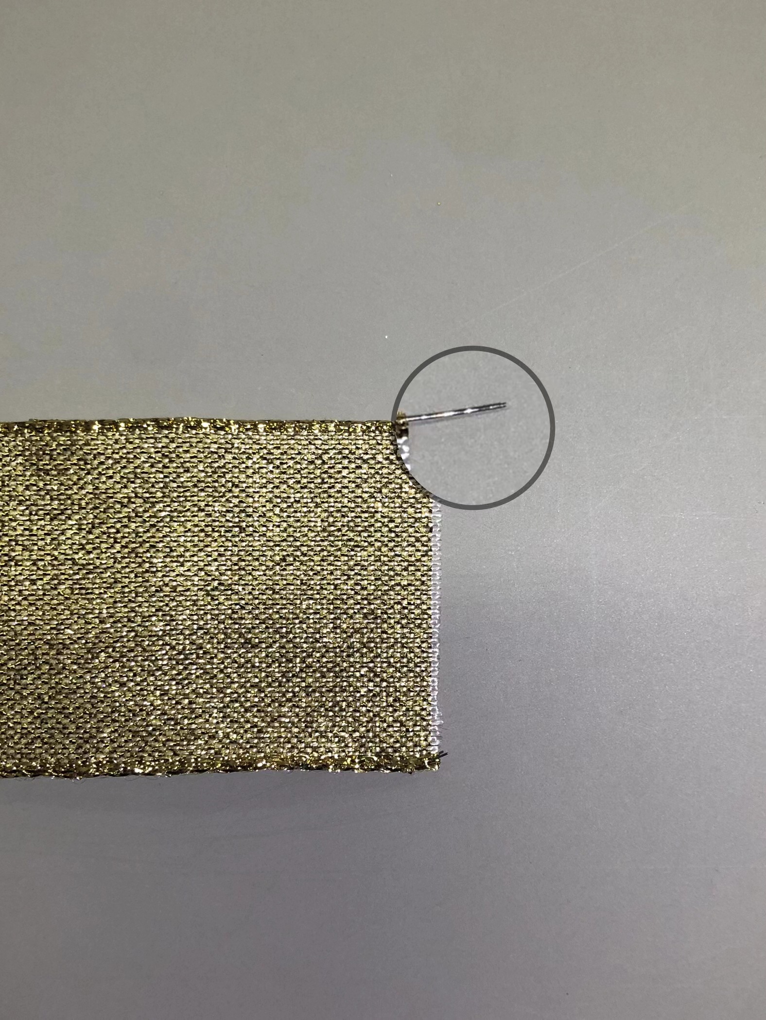 Item No. : 2343 DIY Christmas Gift Packaging and Decoration - Golden-edge Scallion Surface Christmas Webbing 3.8cm Christmas Daily Necessities Specification image