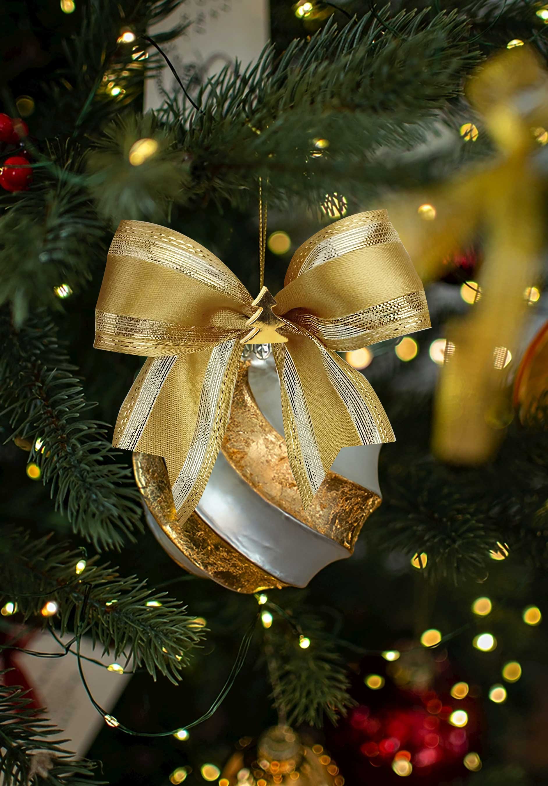 Item No. 2342 Christmas Gift Packaging Decoration DIY Satin Gold Onion Mesh Christmas Webbing 3.8cm Christmas Daily Necessities Application Scenario