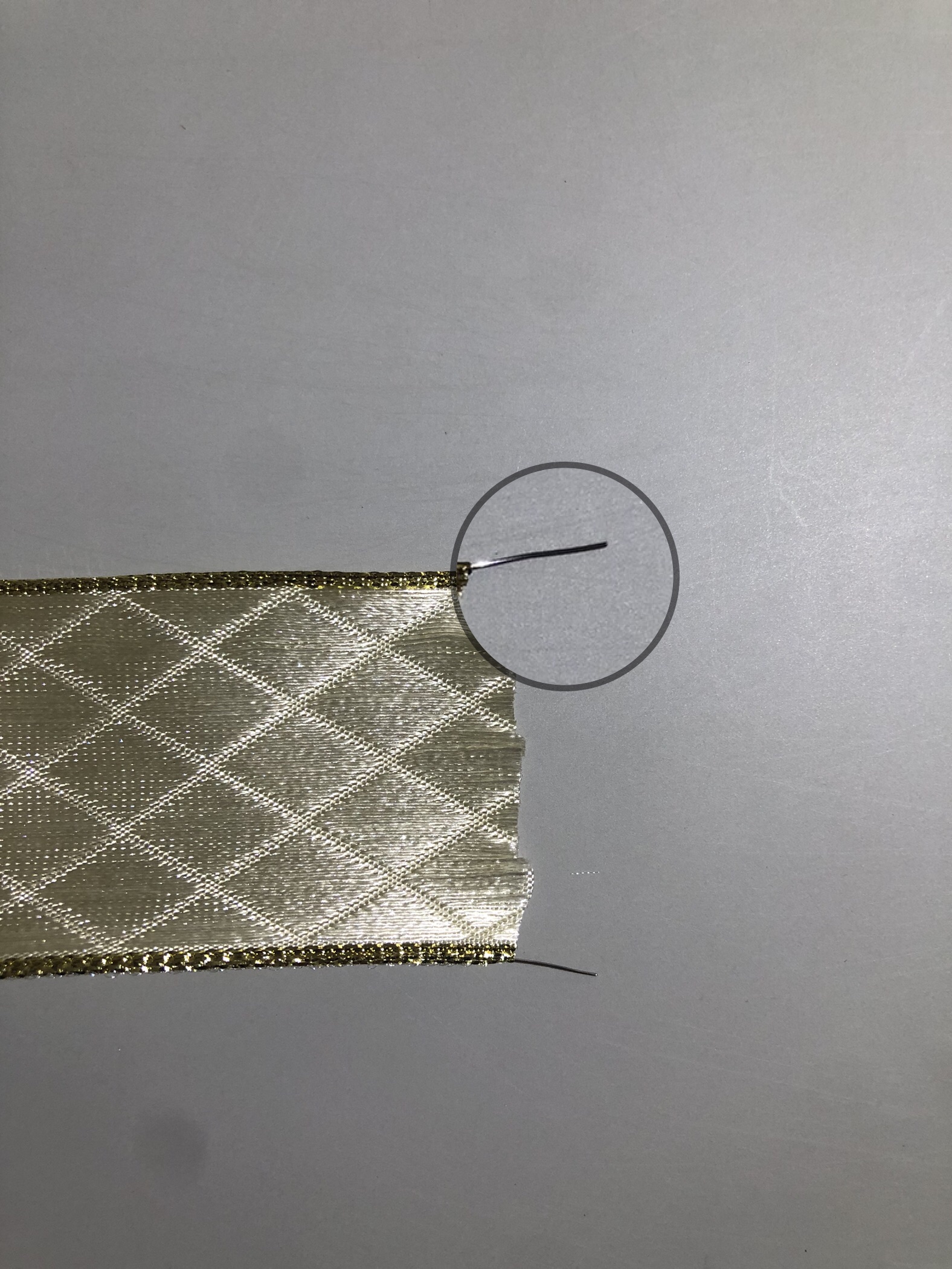 Item No. : 2353 DIY Christmas Gift Packaging Decoration Diamond-shaped Checkered Golden Scallion Edge Christmas Webbing 3.8cm Christmas Daily Necessities Specification image