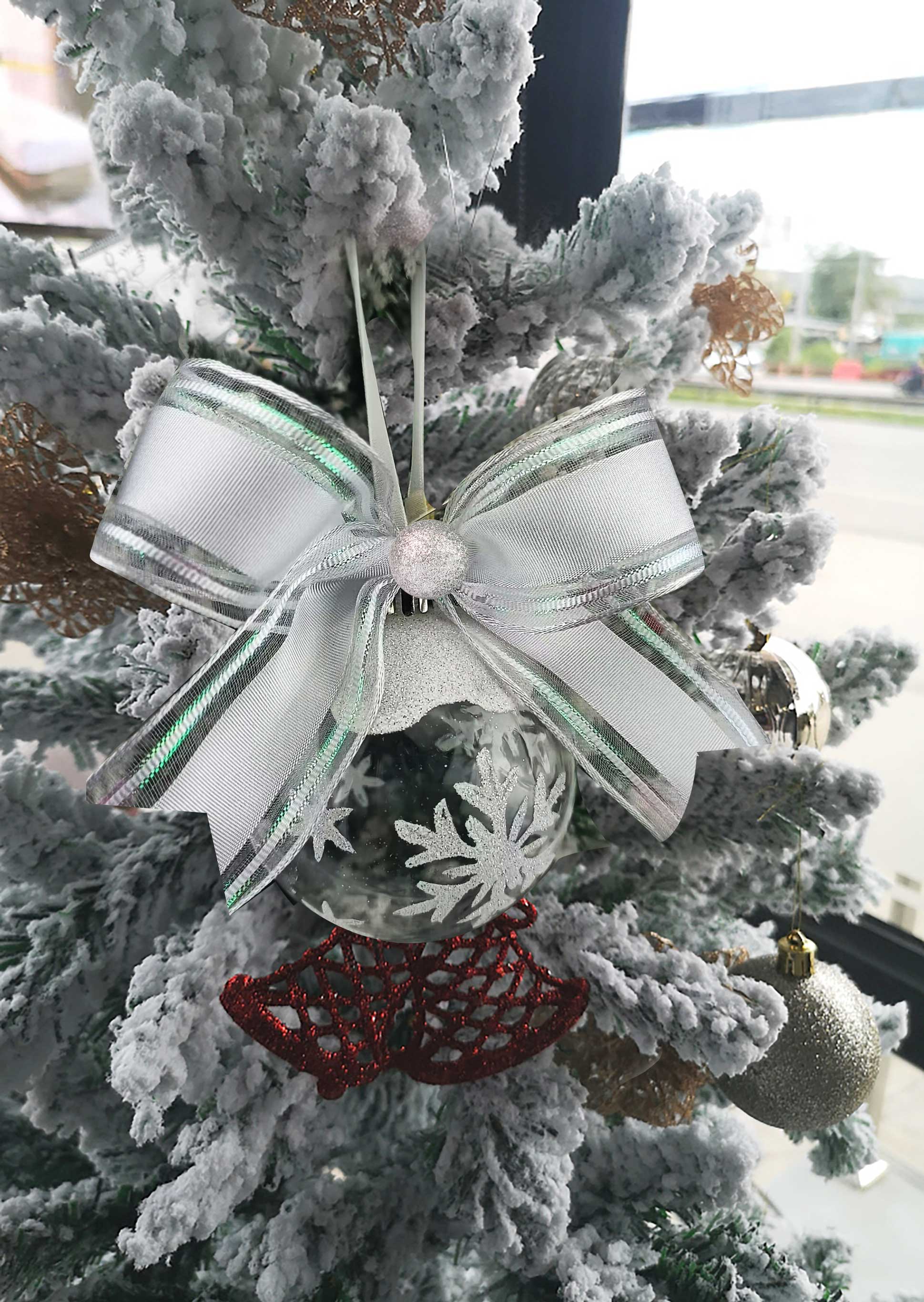 Item No. : 2340 DIY Christmas Gift Packaging Decoration, Colorful Scallion White Striped Christmas Webbing, 3.8cm, Christmas Daily necessities Application Scenario