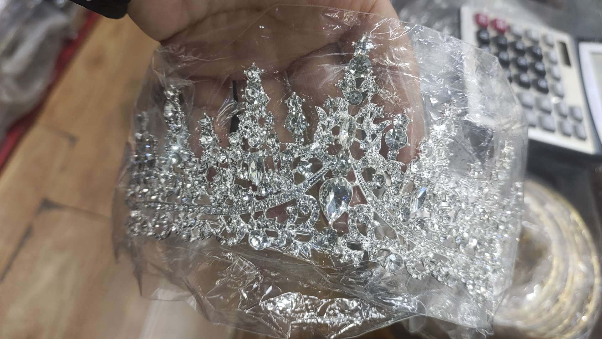 Bride alloy crown details Picture