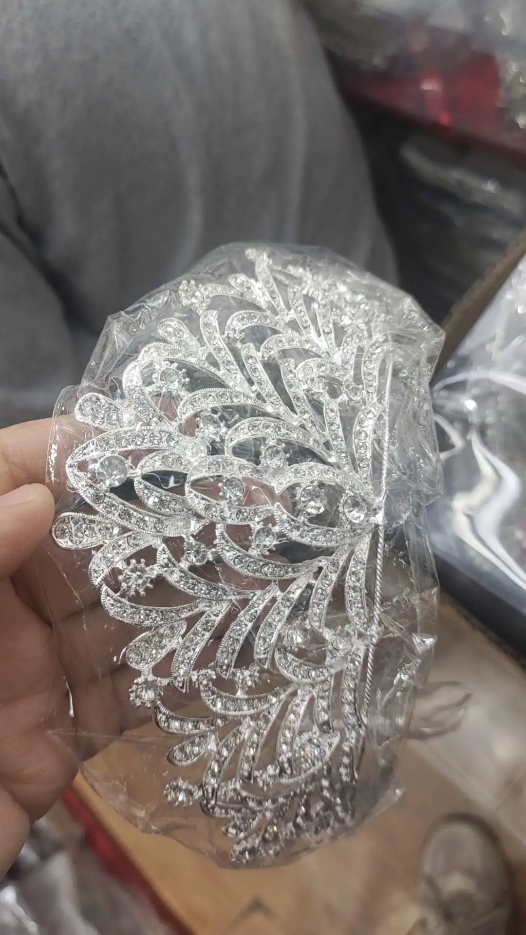 Bride alloy crown detail image 2