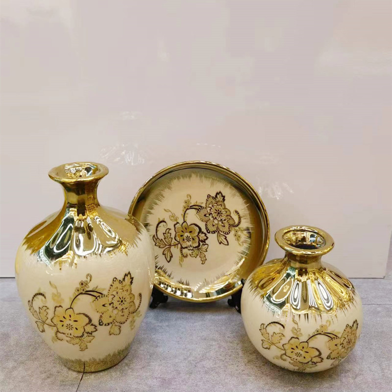 Creative gold-plated ceramic set, vase decoration cabinet, three-piece set for the entrance hall Specification image