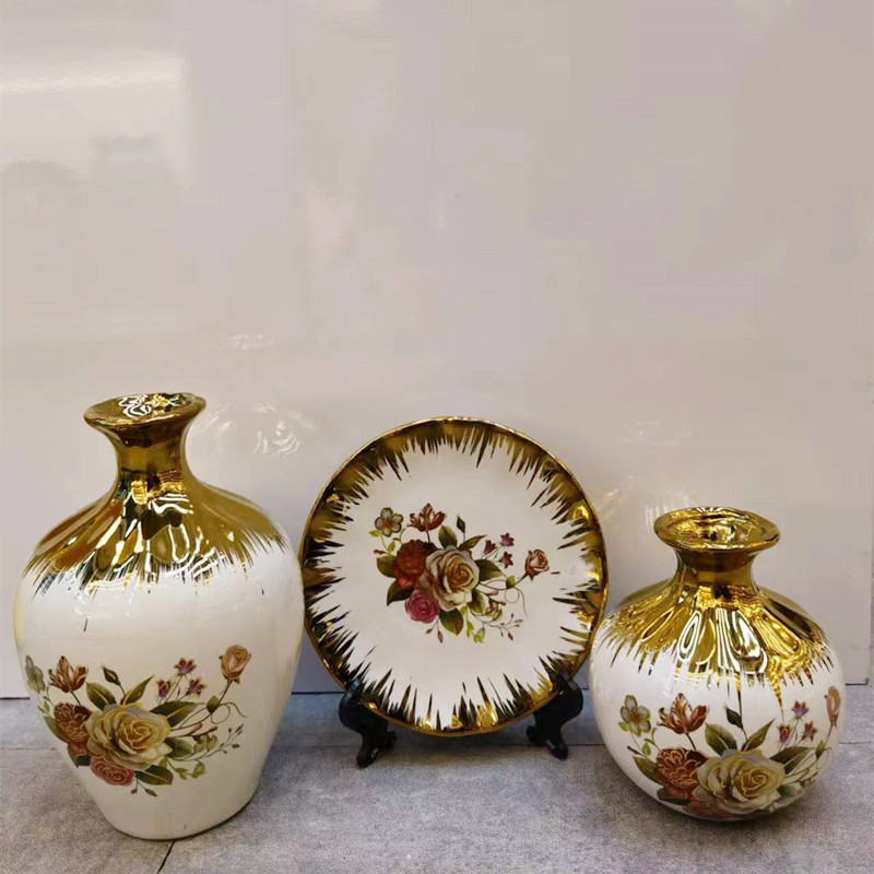 Creative gold-plated ceramic set, vase decoration cabinet, three-piece set for the entrance hall Application Scenario