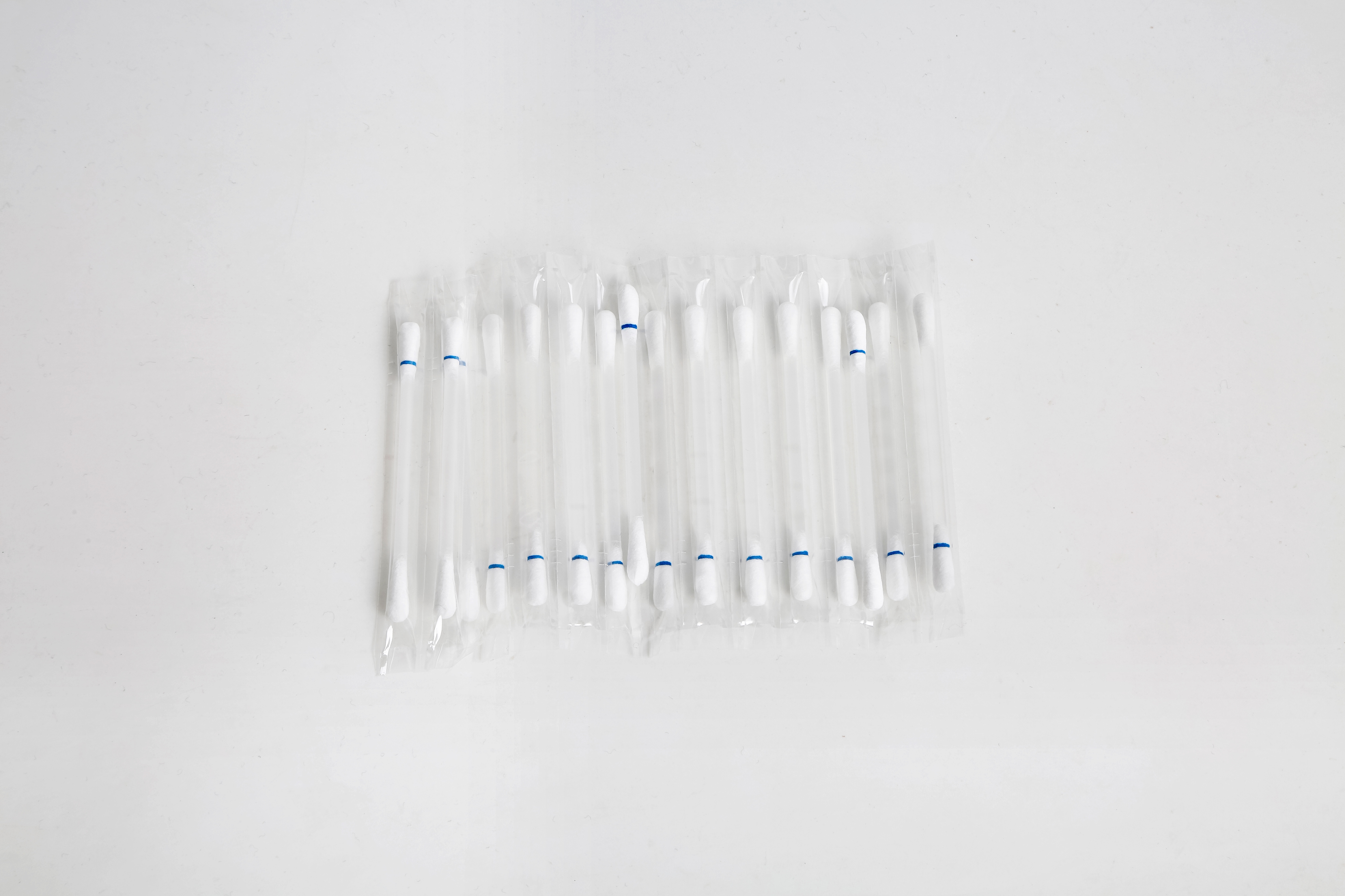 Makeup remover cotton swabs with makeup remover liquid for removing eyeliner, local makeup removal, beauty and cleaning. It comes with makeup remover liquid and is a must-have for going out details Picture
