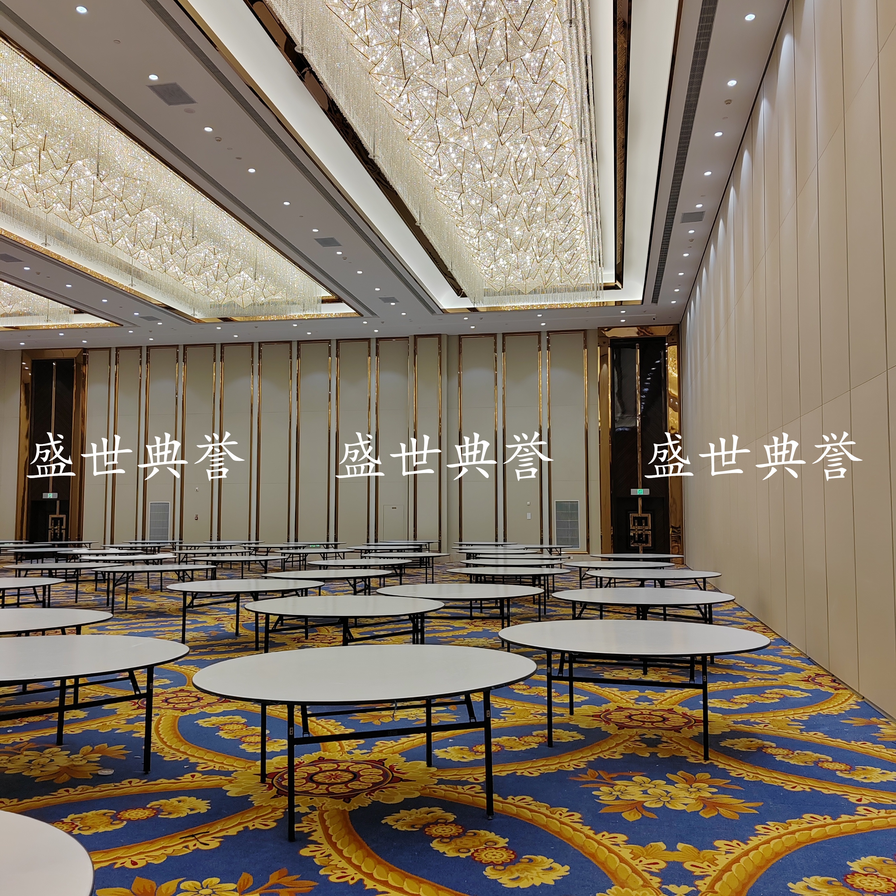 Shanghai five-star hotel banquet dining tables and chairs, banquet center folding dining tables, hotel multi-functional halls wedding banquet round tables Application Scenario