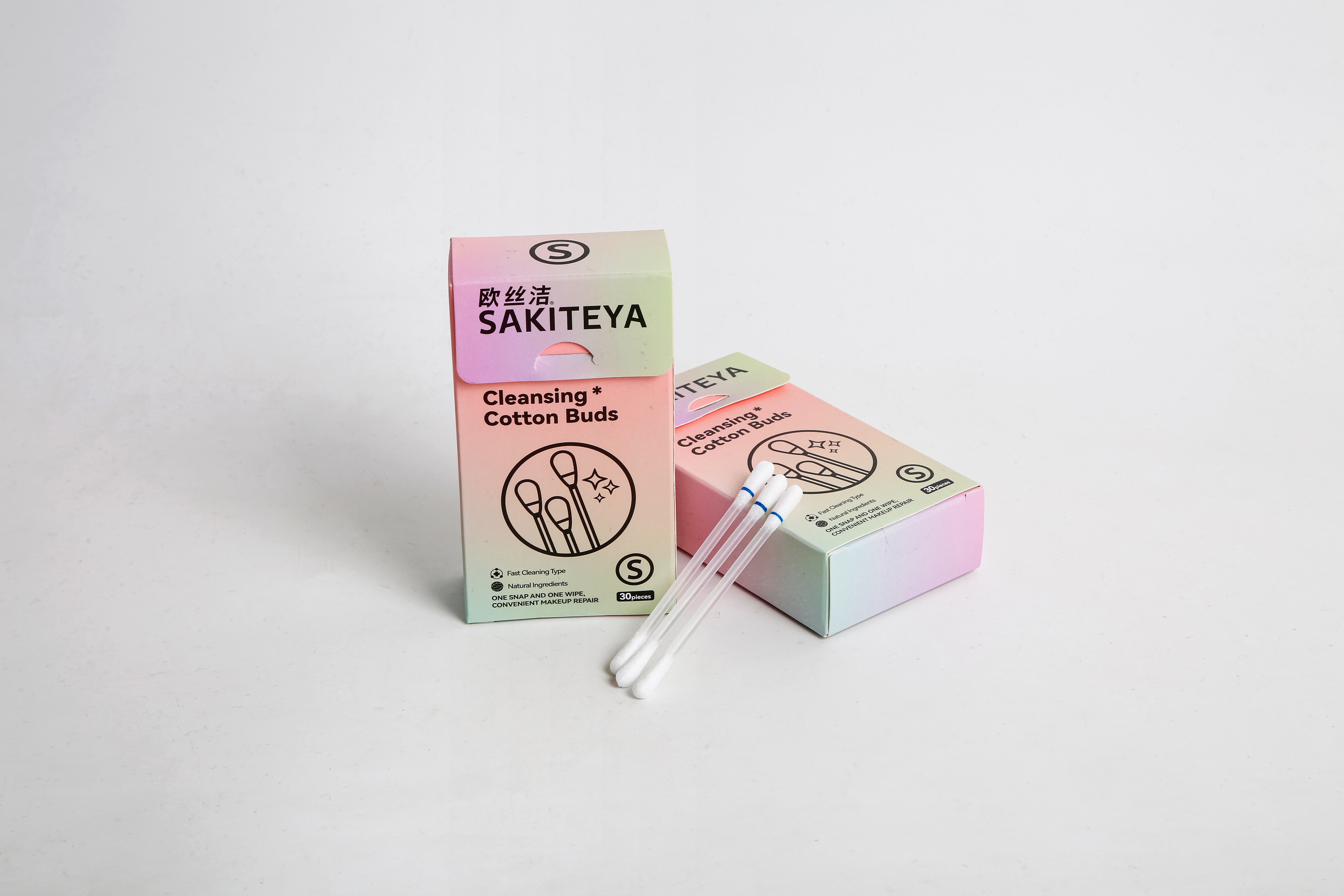 Makeup remover cotton swabs with makeup remover liquid for removing eyeliner, local makeup removal, beauty and cleaning. It comes with makeup remover liquid and is a must-have for going out Item Picture