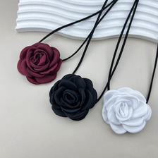 法国清新花朵项链时尚轻奢设计感简约颈链个性气质新款跨境