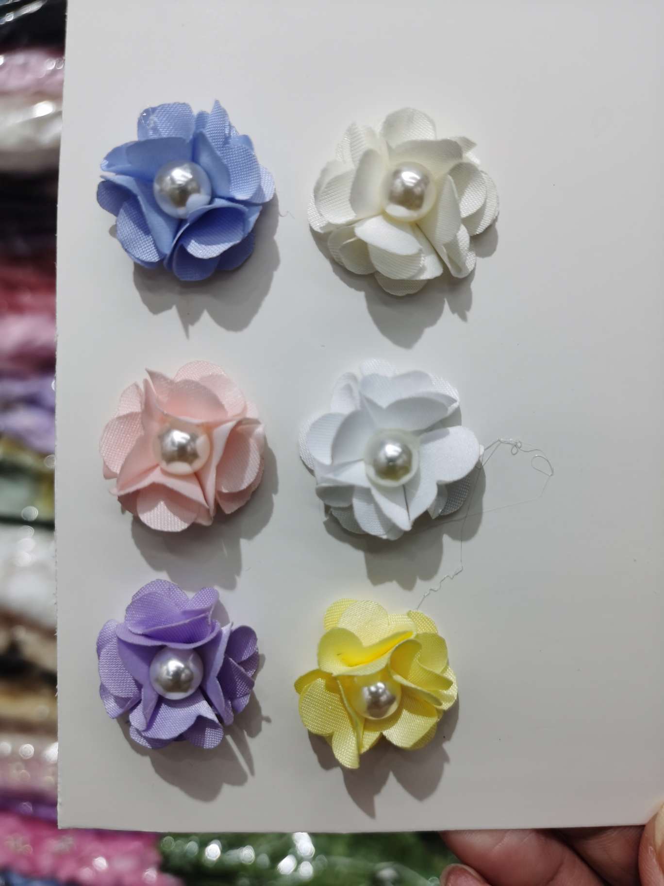 2.5cm色丁布粘5片加珍珠小布花布艺花朵diy手作配件