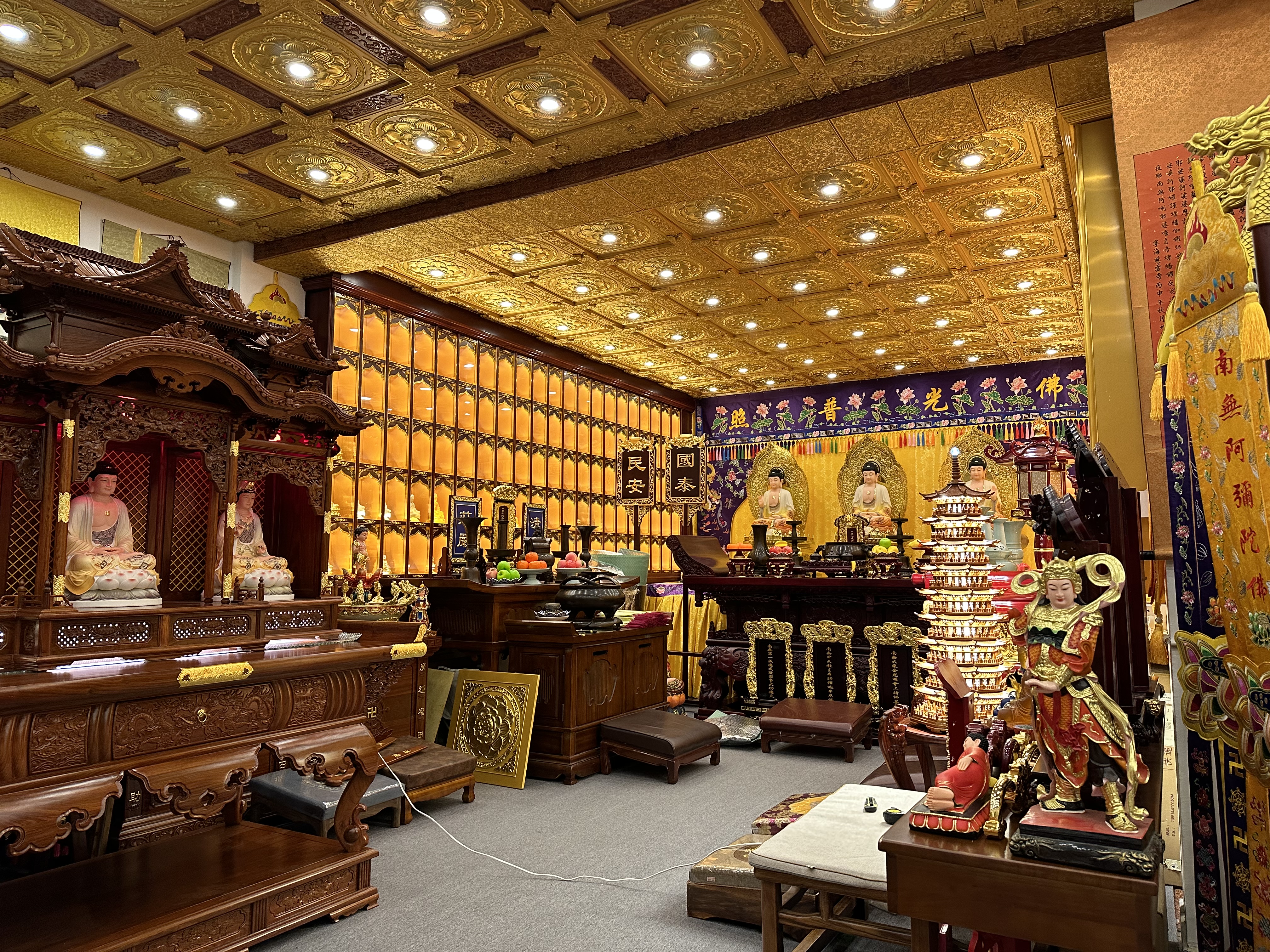 Pujue Golden Buddha Handicrafts Factory describe pic - 1