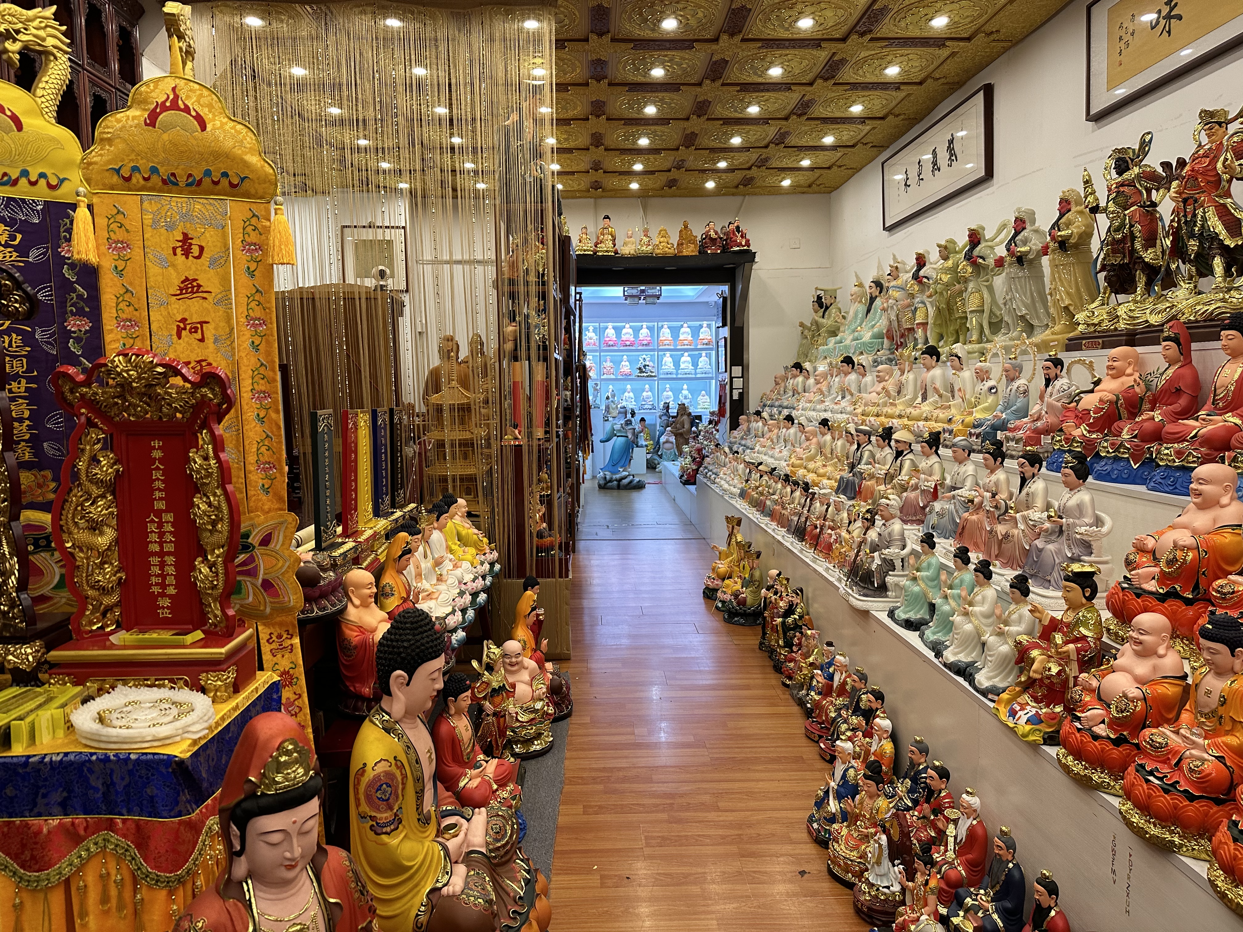 Pujue Golden Buddha Handicrafts Factory describe pic - 5