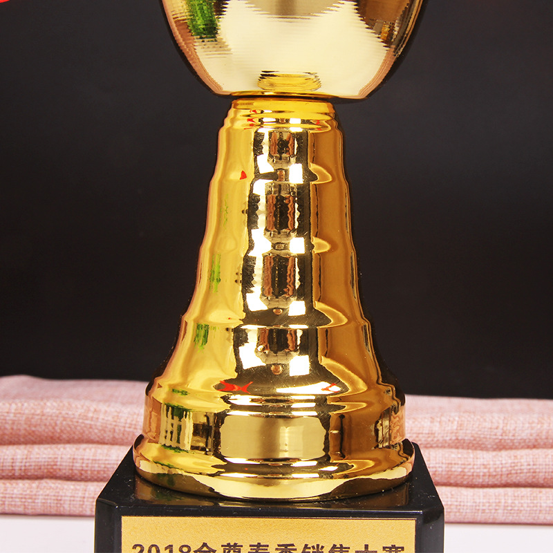 奖杯/水晶奖杯/儿童玩具/奖牌奖章/足球奖杯白底实物图