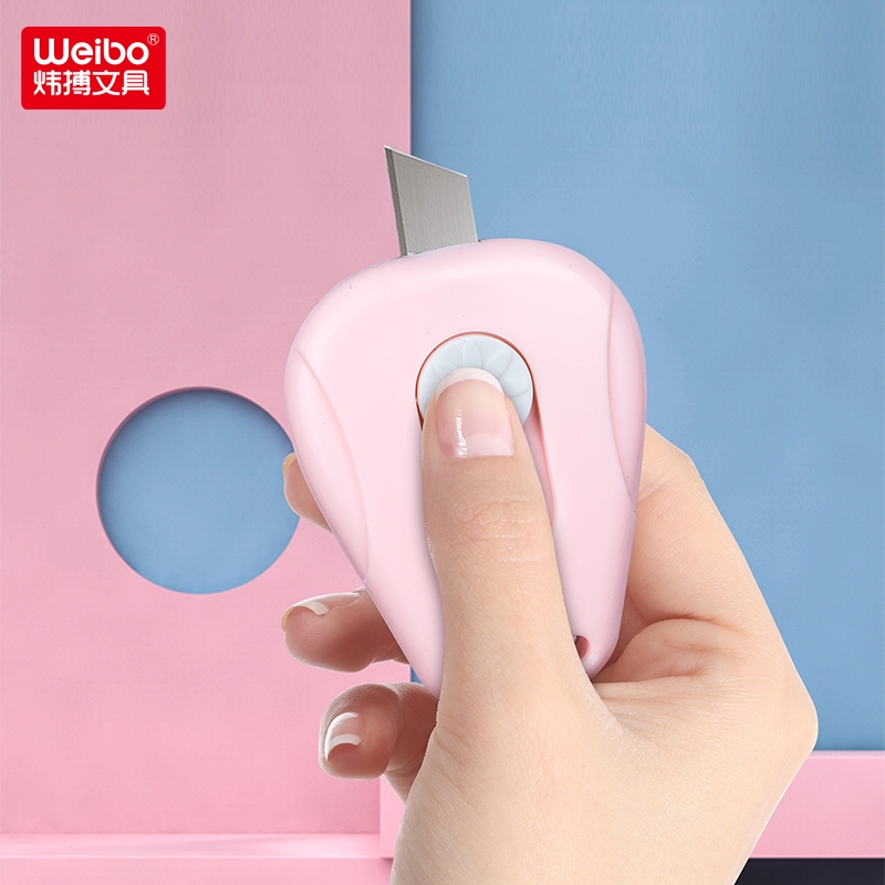 Weibo Office Stationery, cute and girlish penguin mini Portable small student utility knife, express unboxing, paper cutting Specification image