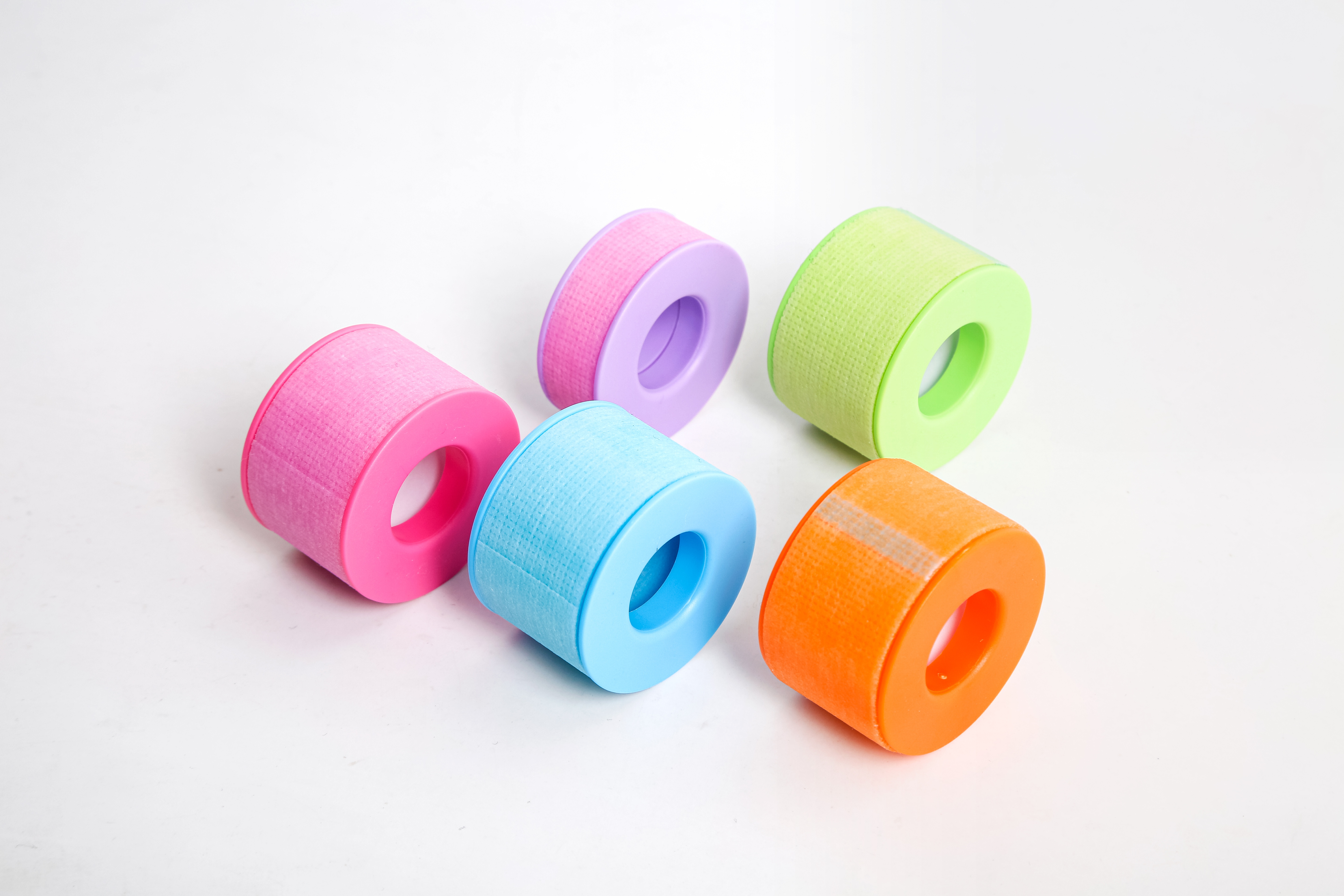 Non-woven fabric silicone gel tape, skin-friendly, easy-to-tear eyelash tape, breathable eyelash tape, false eyelash extension tape Application Scenario