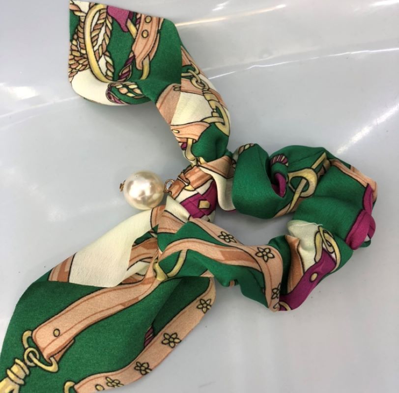 Printed Satin Chain Fruit Green Colon Bow With Pearl Harbor Ornament Application Scenario
