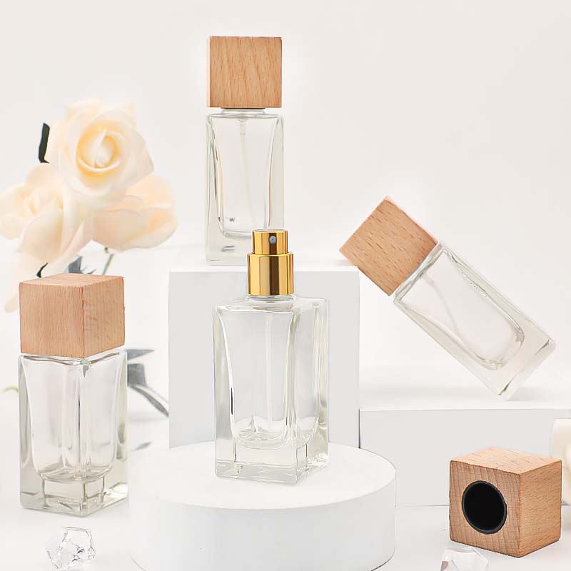 The manufacturer's best-selling 30ml perfume glass bottle is available for wholesale in stock. It is a portable perfume bottle that can be reused as a perfume spray bottle details Picture