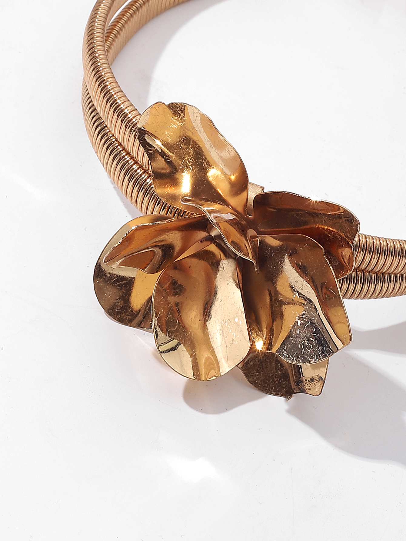 Europe And The United States Exaggerated New Metal Three-Dimensional Collar Women's Necklace Small Flower Personality Women's Short Necklace Item Picture