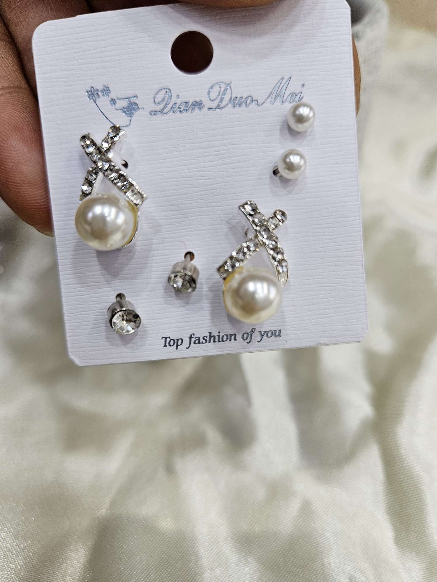 Valentine's Day Thanksgiving Graduation Season Exquisite Three Pairs Of Small Earrings, The Ground Stall Two Yuan Shop Hot Application Scenario