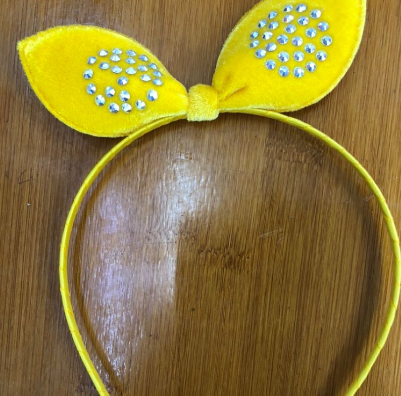 Korean Velvet Gold Bow Iron Drill Hair Hoop Harbor Chen Jewelry Application Scenario