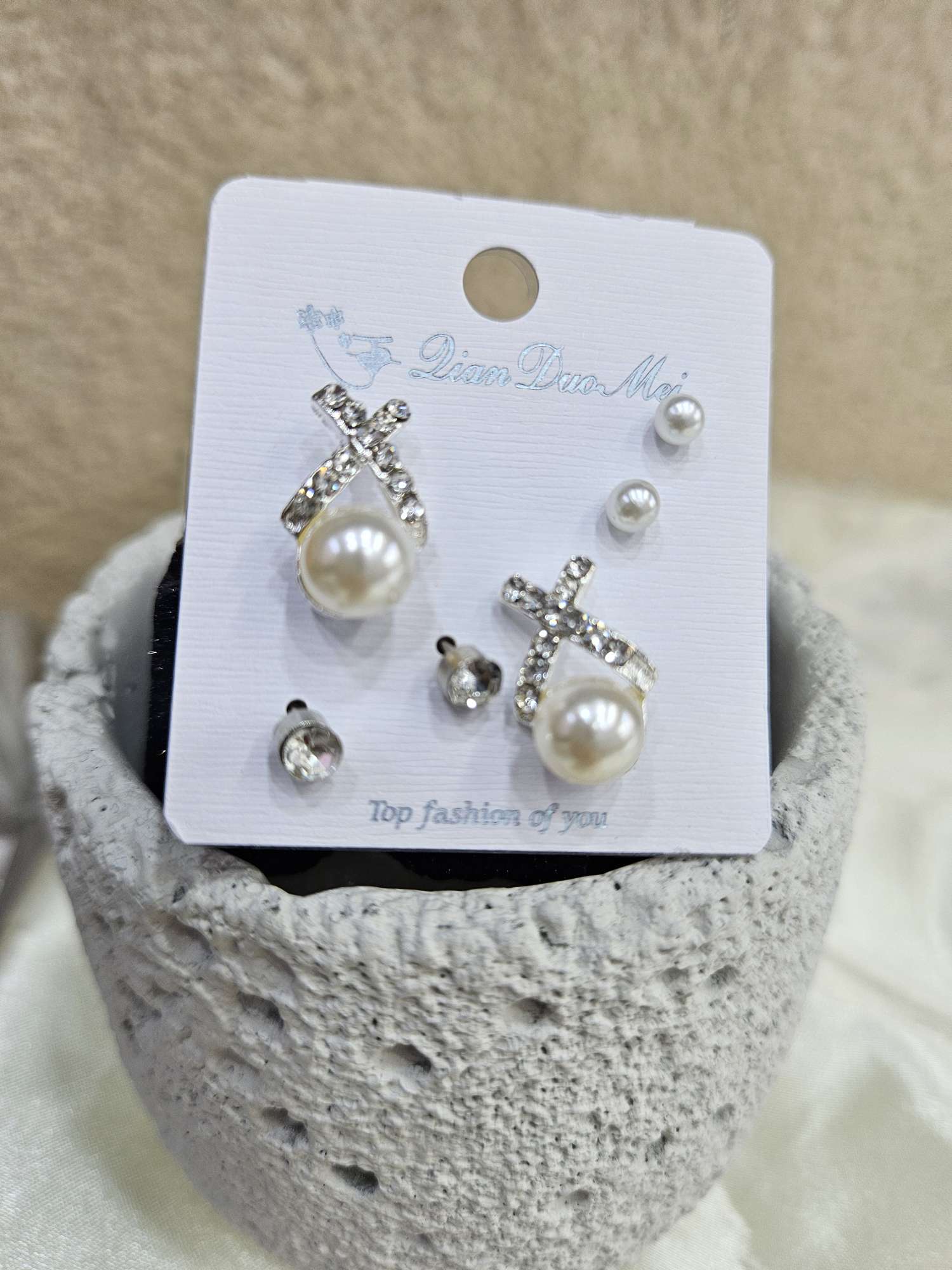 Valentine's Day Thanksgiving Graduation Season Exquisite Three Pairs Of Small Earrings, The Ground Stall Two Yuan Shop Hot