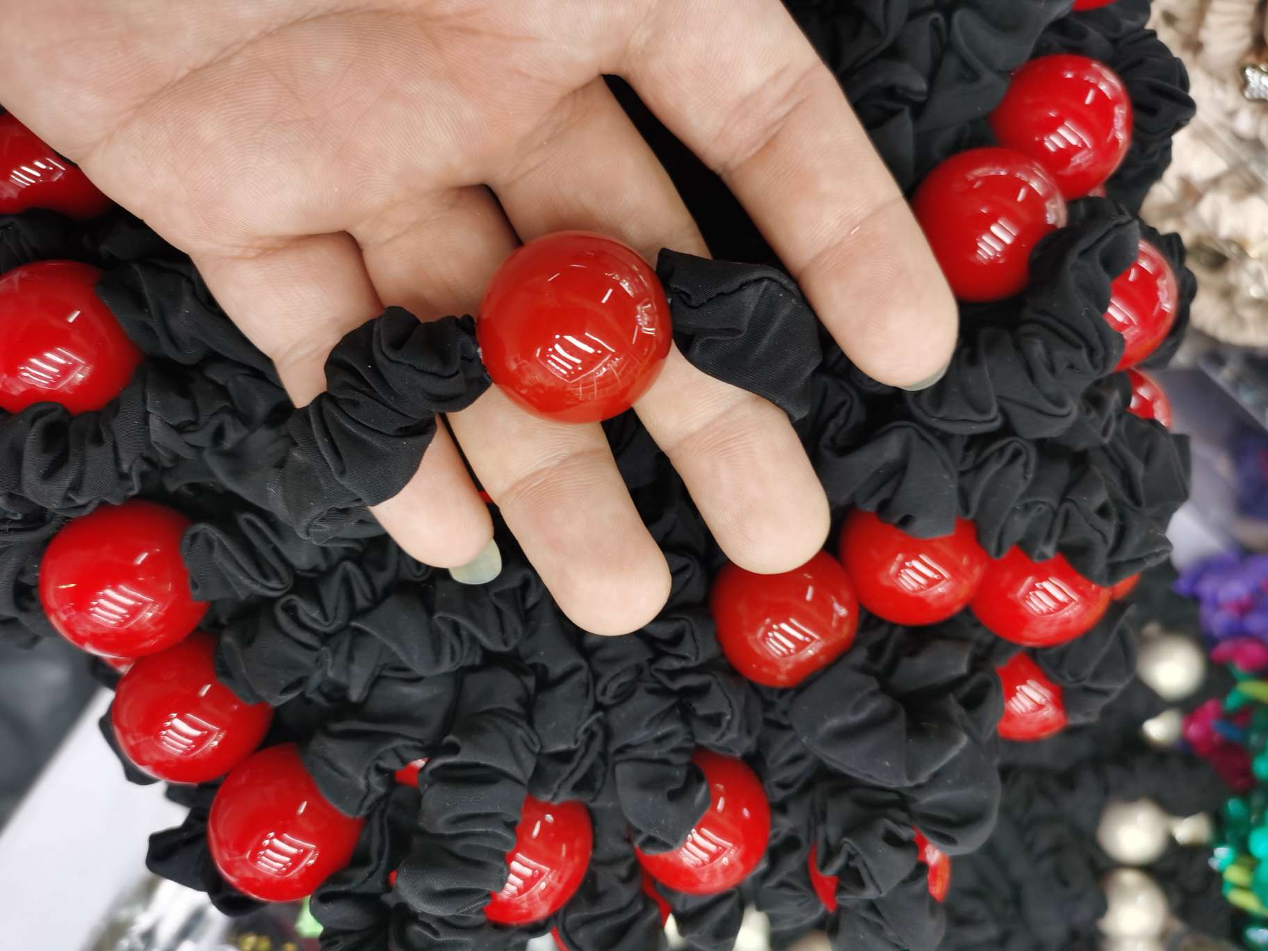 金典玛瑙红球球发绳，新年款，冰丝超柔系列