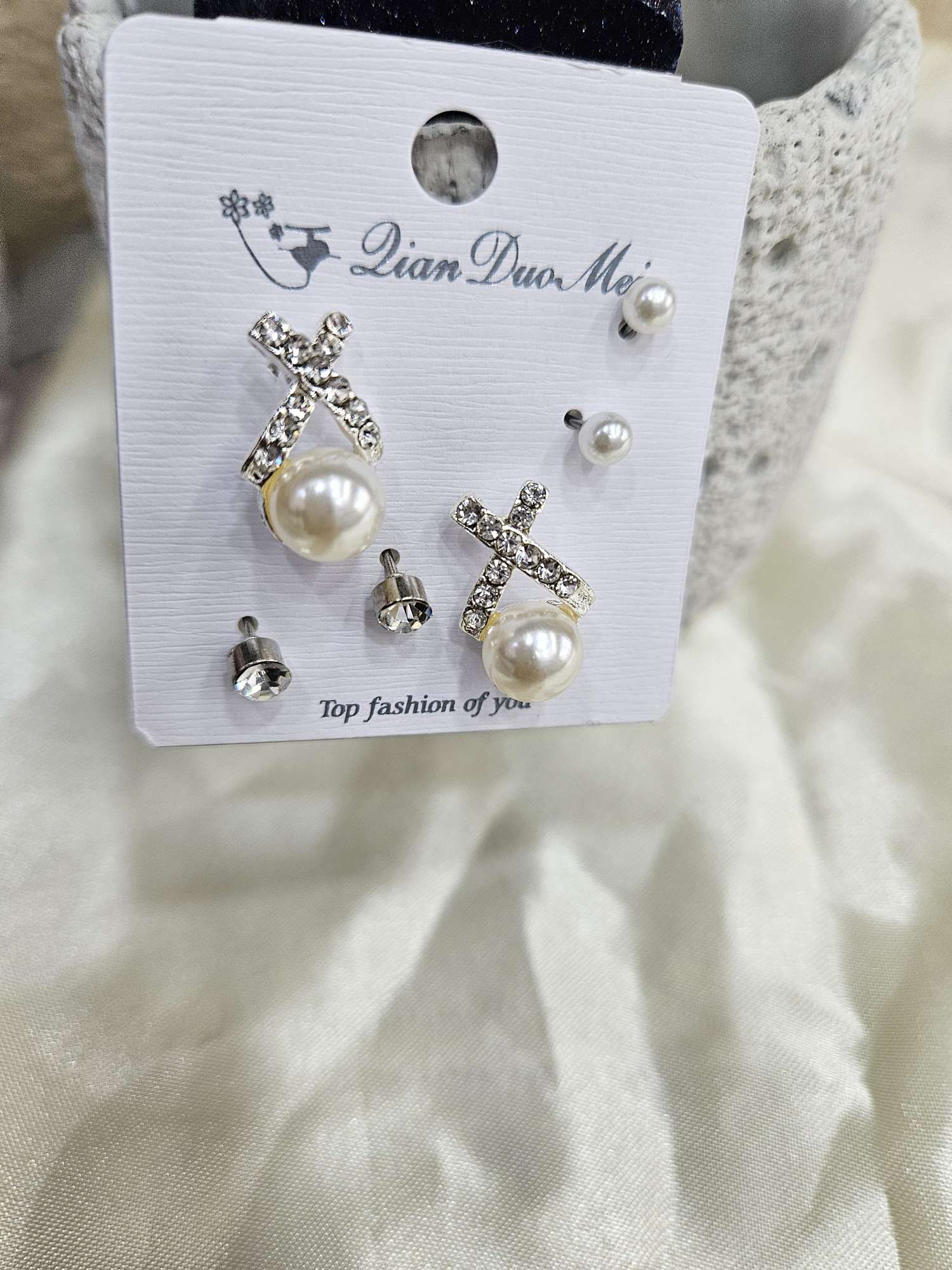 Valentine's Day Thanksgiving Graduation Season Exquisite Three Pairs Of Small Earrings, The Ground Stall Two Yuan Shop Hot Specification drawing