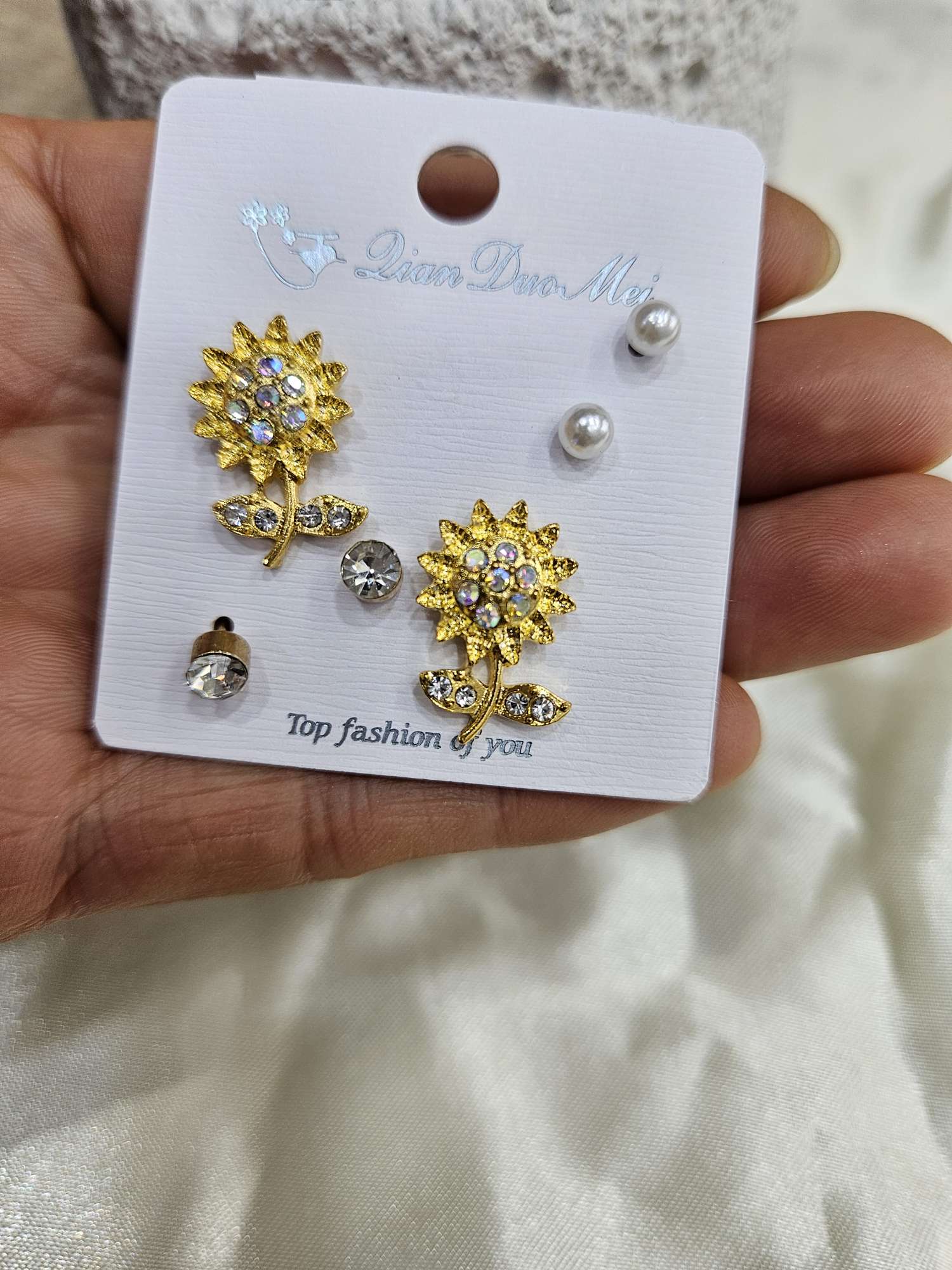 Graduation Season Valentine's Day Gift Fashion Exquisite Three Pairs Of Small Earrings, Flash Diamond Sunflower, Stall Two Yuan Shop Hot Sale